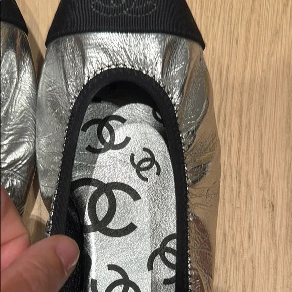 Authentic Rare Chanel Silver and Black Women's Ballet Flats - size 38 - Picture 10 of 11